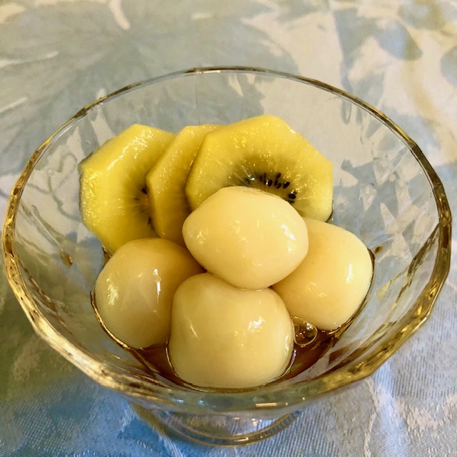 Japanese soup with mochi dumplings - mochi dumplings with fruit and maple syrup


