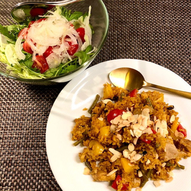 One-pot chicken pilaf with salad