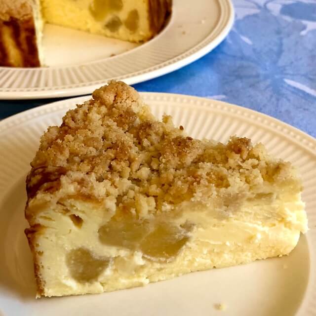 Apple crumble cheesecake - a slice of apple crumble cheesecake