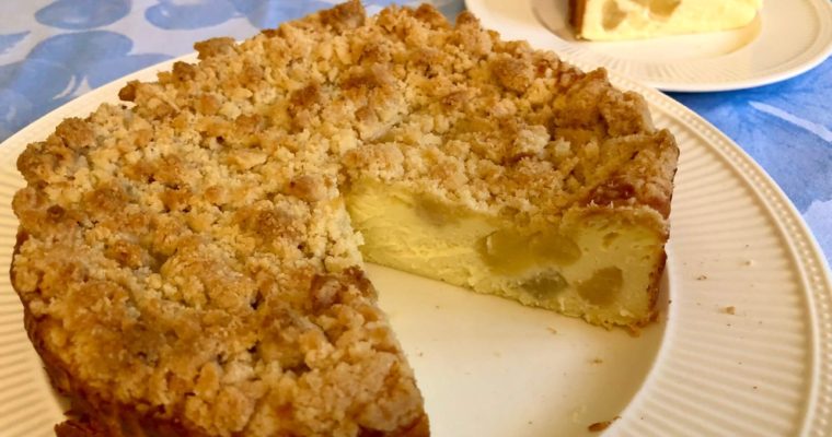 Apple crumble cheesecake