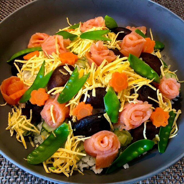 Beef sushi salad - Sushi with smoked salmon, egg and vegetables