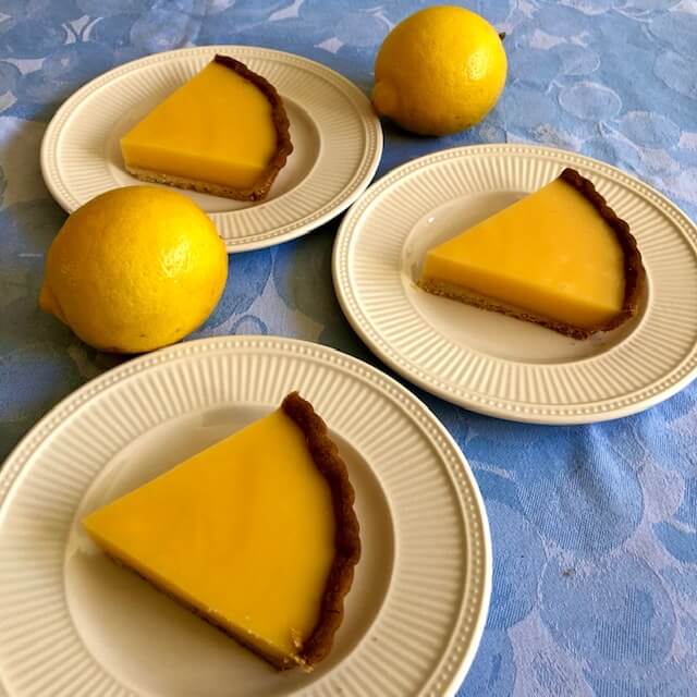Simple lemon tart - lemon tart slices
