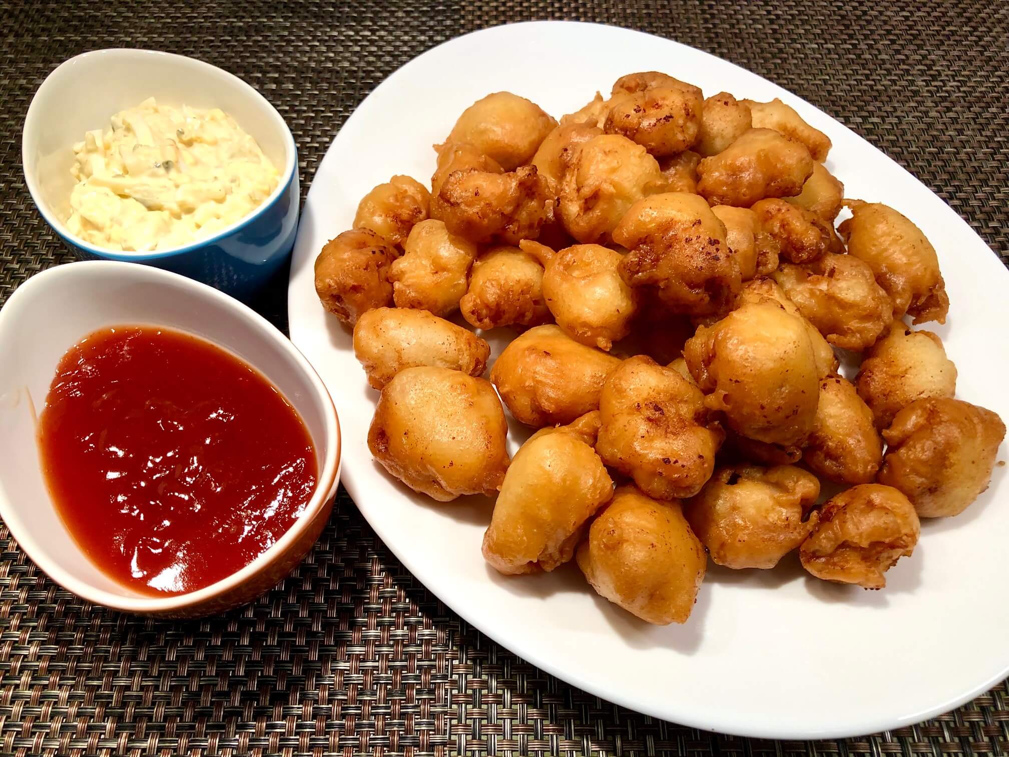 Chinese chicken balls with 2 sauces