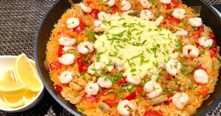 Cheese paella with chicken and shrimp