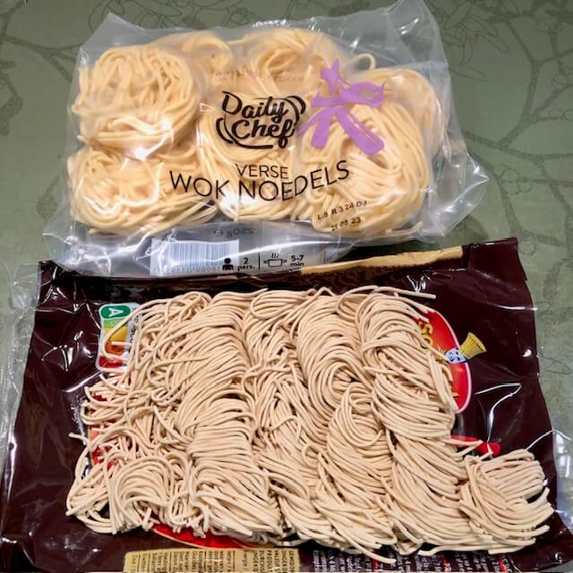 Dried and fresh 
Chinese noodles - Easy pan-fried noodles.